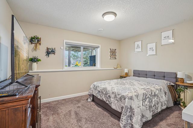 5928 Pinnacle Circle NE, Prior Lake, MN 55372