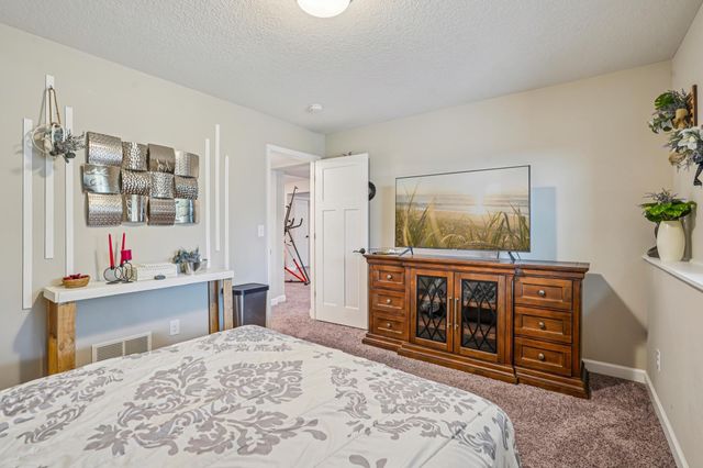 5928 Pinnacle Circle NE, Prior Lake, MN 55372