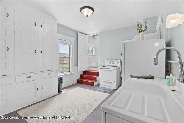 320 W Genesee Street, Lansing, MI 48933