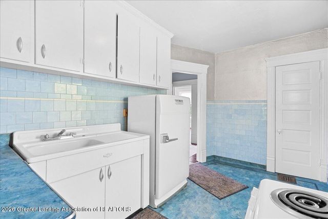 320 W Genesee Street, Lansing, MI 48933