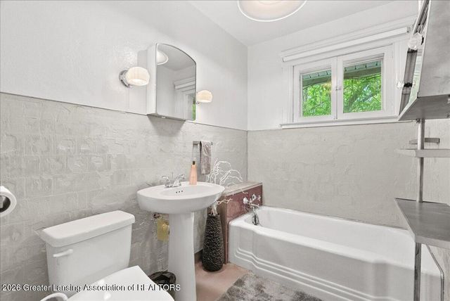 320 W Genesee Street, Lansing, MI 48933