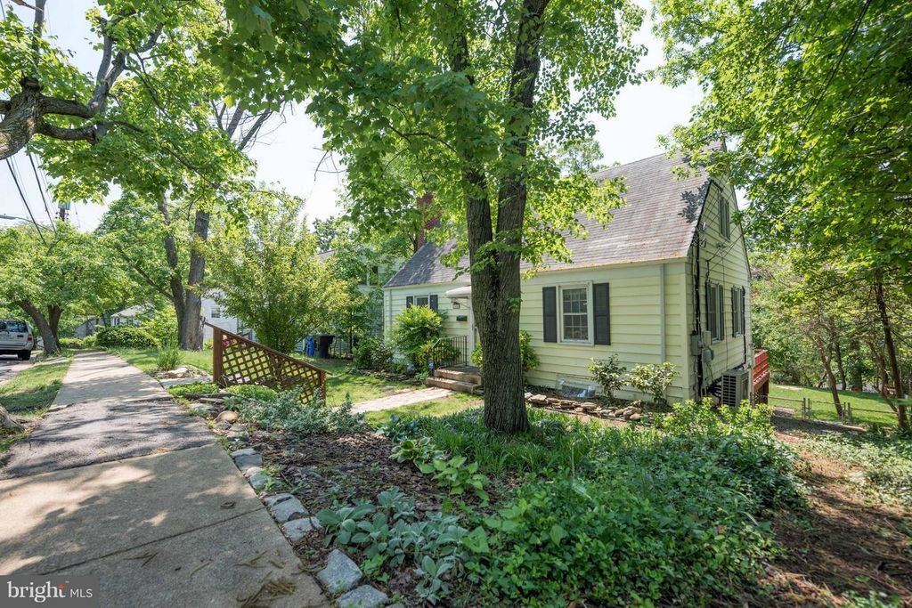 2416 S CULPEPER ST, Arlington, VA 22206