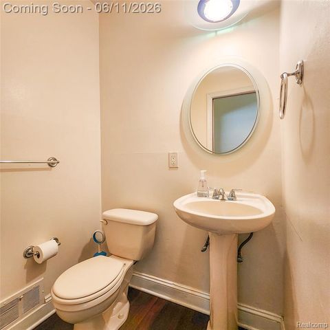 17020 Pennsylvania Street, Southfield, MI 48075