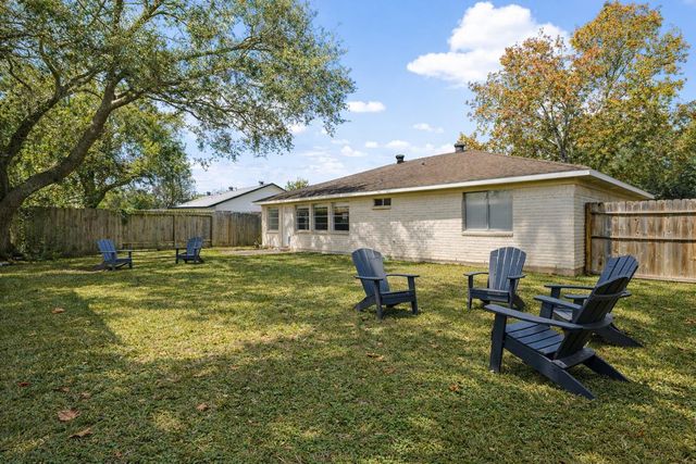 327 Windward Drive, League City, TX 77573