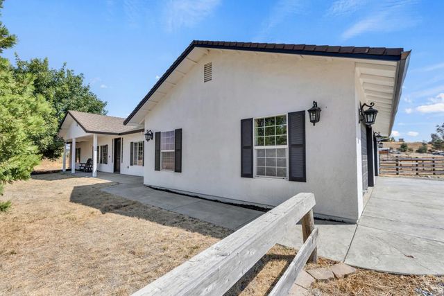 6048 Amos Ln, Valley Springs, CA 95252