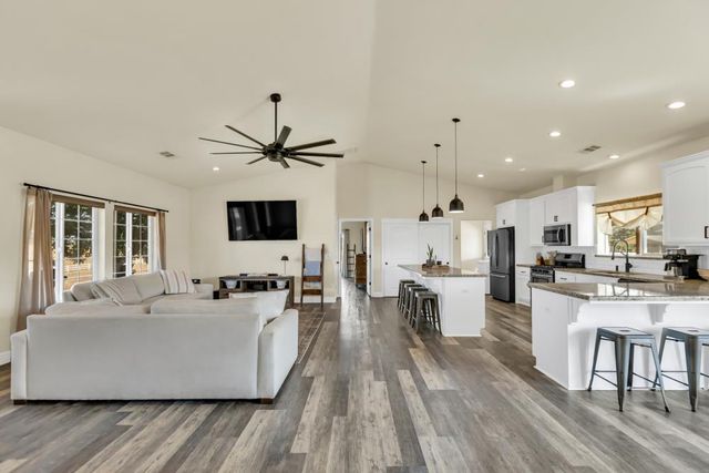 6048 Amos Ln, Valley Springs, CA 95252