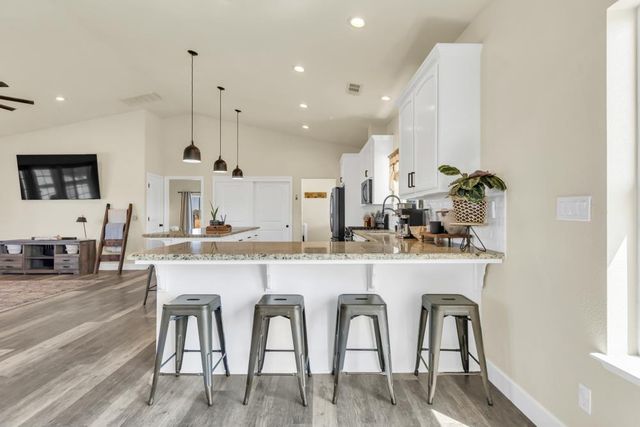 6048 Amos Ln, Valley Springs, CA 95252