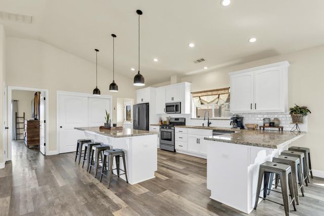 6048 Amos Ln, Valley Springs, CA 95252