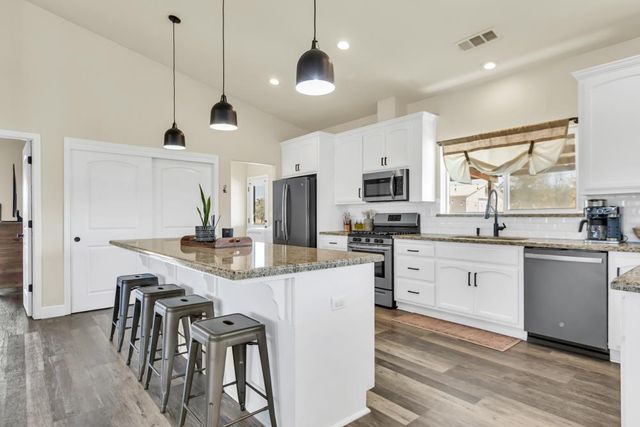 6048 Amos Ln, Valley Springs, CA 95252