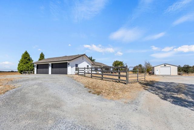 6048 Amos Ln, Valley Springs, CA 95252