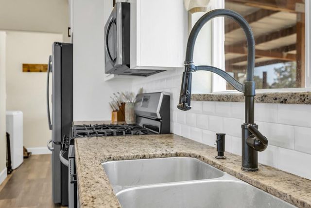 6048 Amos Ln, Valley Springs, CA 95252