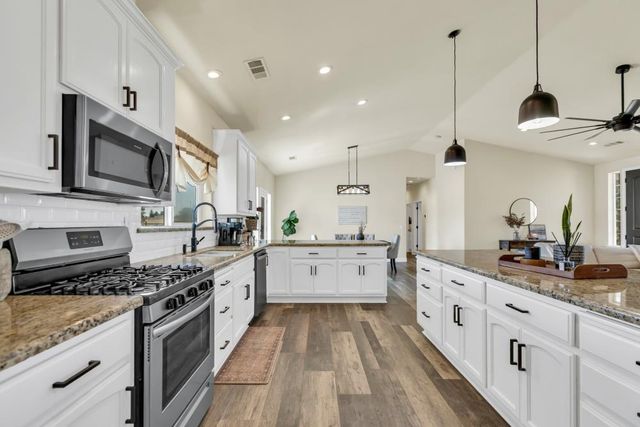 6048 Amos Ln, Valley Springs, CA 95252