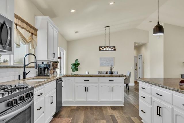 6048 Amos Ln, Valley Springs, CA 95252