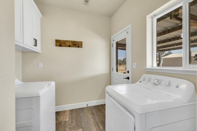 6048 Amos Ln, Valley Springs, CA 95252