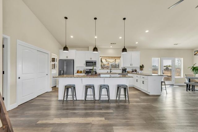 6048 Amos Ln, Valley Springs, CA 95252