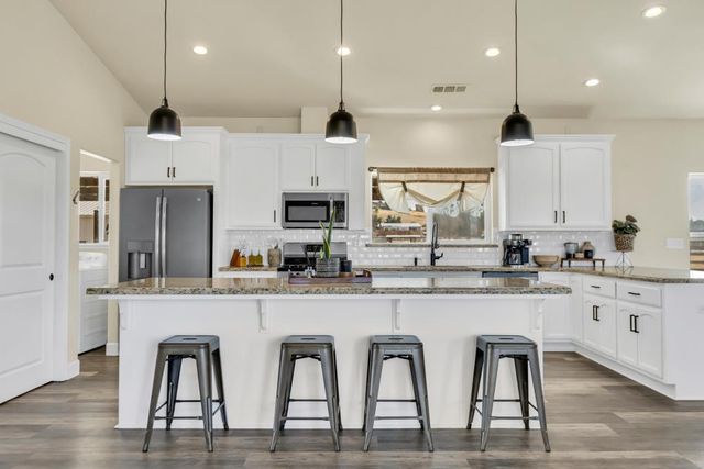 6048 Amos Ln, Valley Springs, CA 95252