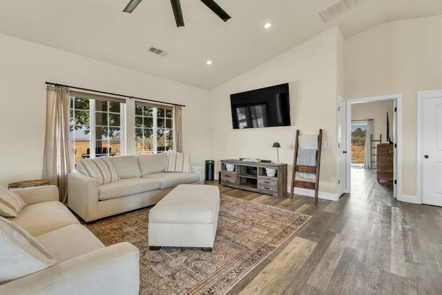 6048 Amos Ln, Valley Springs, CA 95252