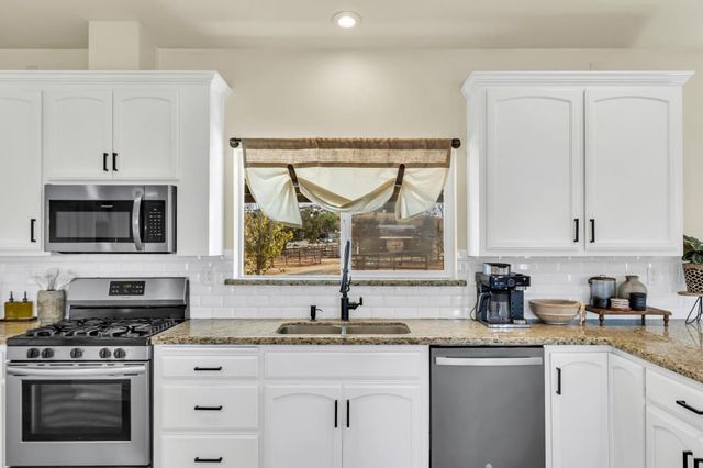 6048 Amos Ln, Valley Springs, CA 95252