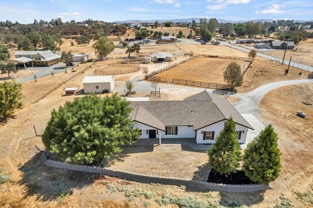 6048 Amos Ln, Valley Springs, CA 95252
