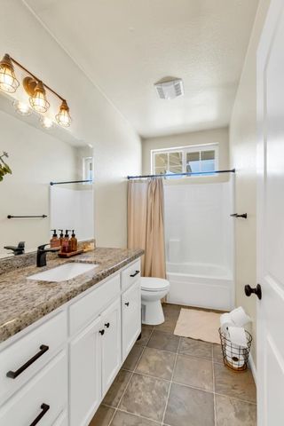 6048 Amos Ln, Valley Springs, CA 95252