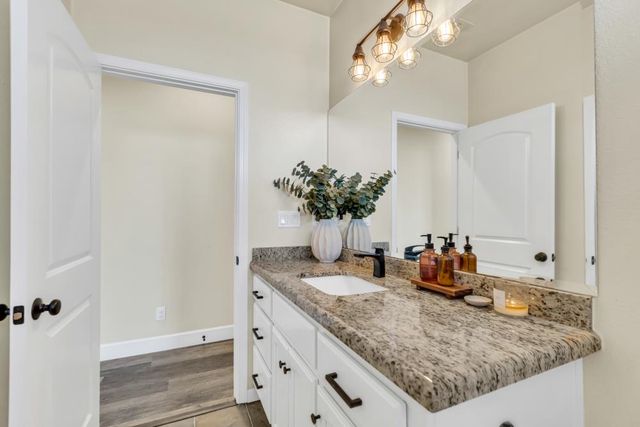 6048 Amos Ln, Valley Springs, CA 95252