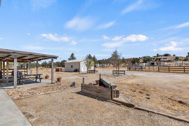 6048 Amos Ln, Valley Springs, CA 95252