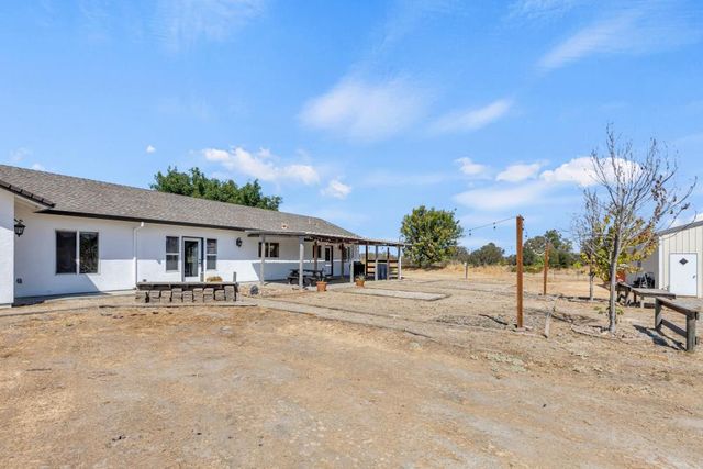 6048 Amos Ln, Valley Springs, CA 95252
