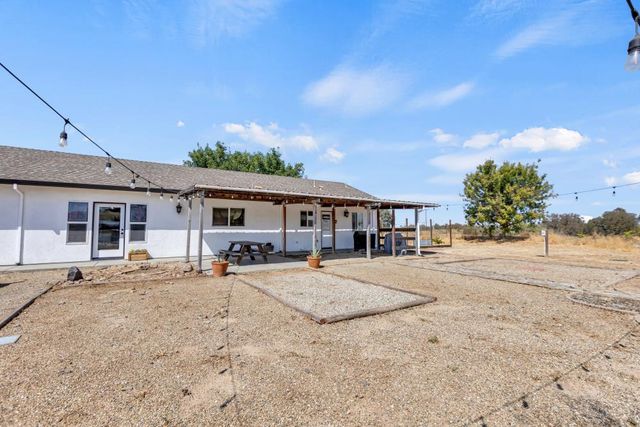 6048 Amos Ln, Valley Springs, CA 95252