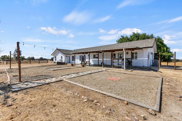 6048 Amos Ln, Valley Springs, CA 95252
