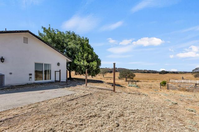 6048 Amos Ln, Valley Springs, CA 95252