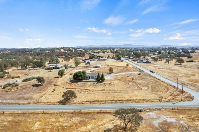 6048 Amos Ln, Valley Springs, CA 95252