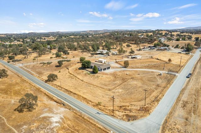 6048 Amos Ln, Valley Springs, CA 95252