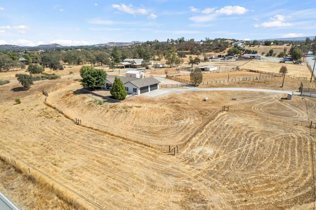 6048 Amos Ln, Valley Springs, CA 95252