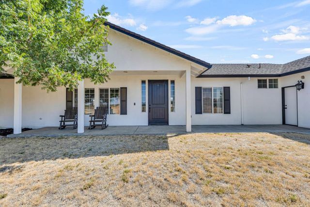 6048 Amos Ln, Valley Springs, CA 95252