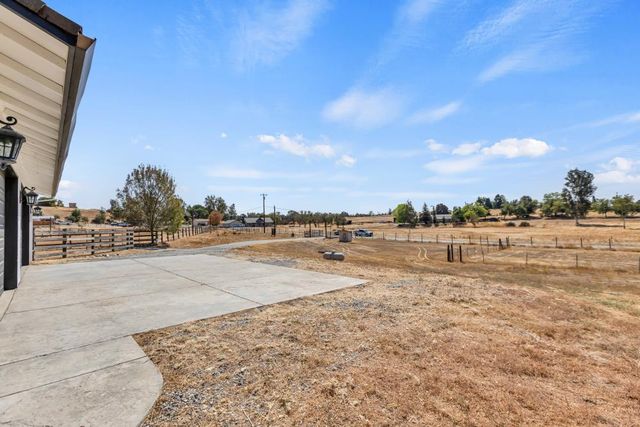 6048 Amos Ln, Valley Springs, CA 95252