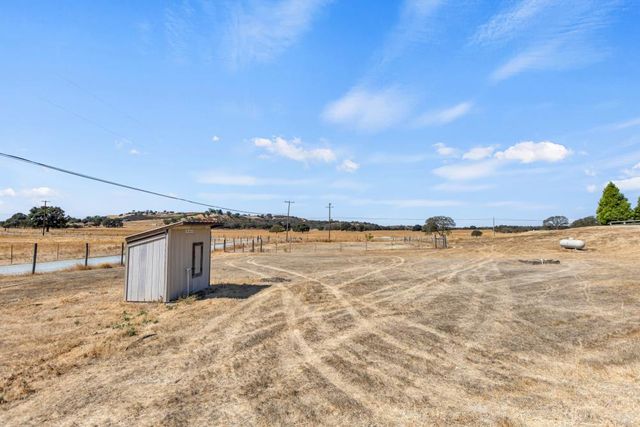 6048 Amos Ln, Valley Springs, CA 95252
