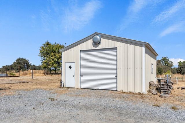 6048 Amos Ln, Valley Springs, CA 95252