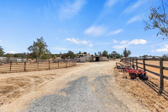 6048 Amos Ln, Valley Springs, CA 95252