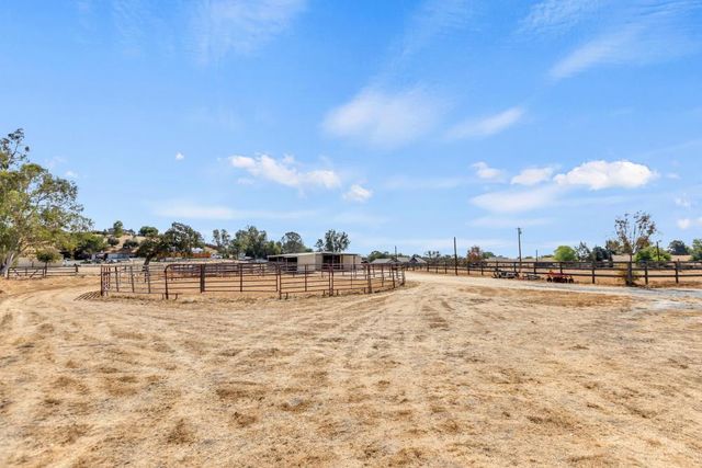 6048 Amos Ln, Valley Springs, CA 95252