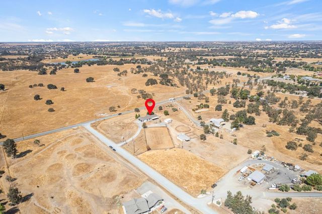6048 Amos Ln, Valley Springs, CA 95252