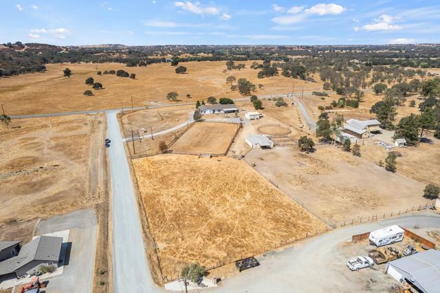 6048 Amos Ln, Valley Springs, CA 95252