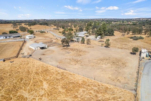 6048 Amos Ln, Valley Springs, CA 95252