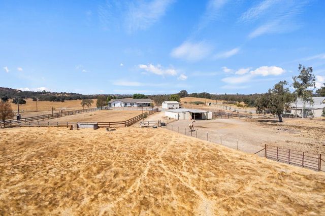 6048 Amos Ln, Valley Springs, CA 95252