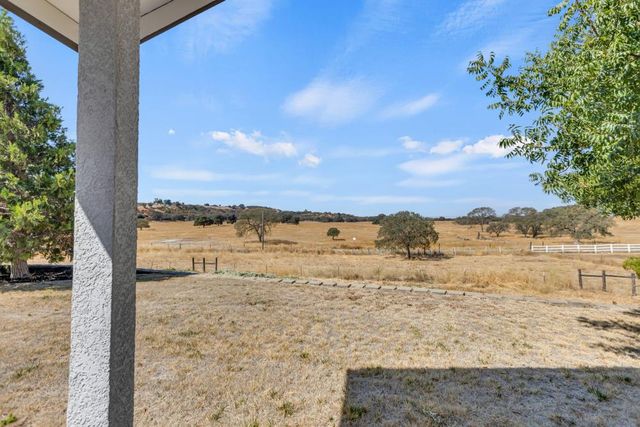 6048 Amos Ln, Valley Springs, CA 95252