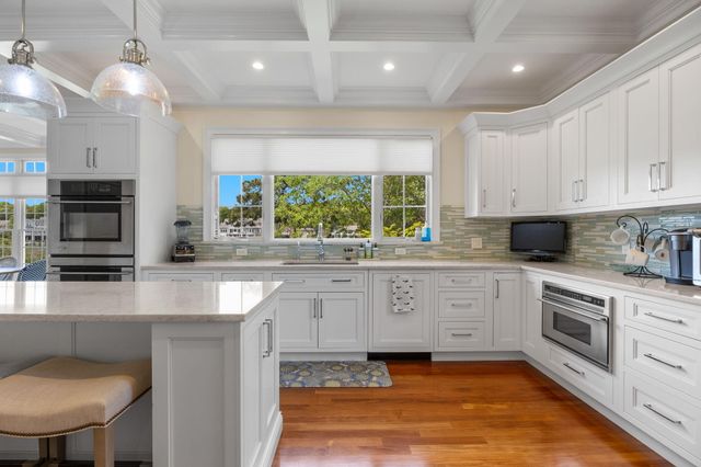 8 Bowsprit Point, Mashpee, MA 02649