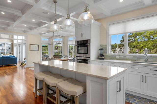 8 Bowsprit Point, Mashpee, MA 02649