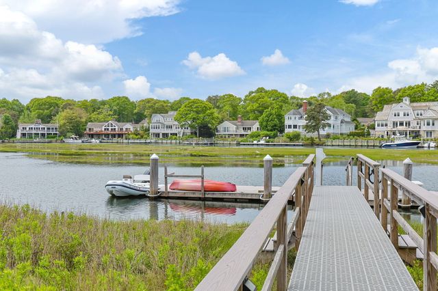 8 Bowsprit Point, Mashpee, MA 02649