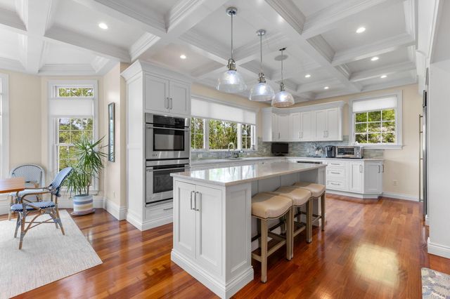 8 Bowsprit Point, Mashpee, MA 02649