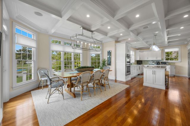8 Bowsprit Point, Mashpee, MA 02649