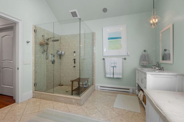 8 Bowsprit Point, Mashpee, MA 02649